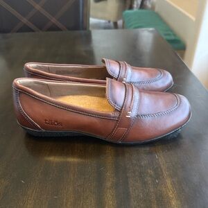Taos Women’s Gabby Loafers Size